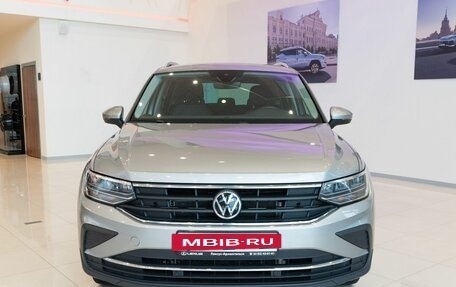 Volkswagen Tiguan II, 2021 год, 3 599 000 рублей, 3 фотография