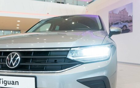 Volkswagen Tiguan II, 2021 год, 3 599 000 рублей, 6 фотография