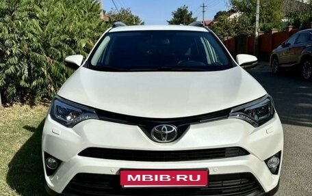 Toyota RAV4, 2017 год, 2 790 000 рублей, 2 фотография