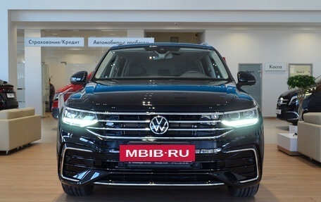 Volkswagen Tiguan II, 2023 год, 6 018 000 рублей, 5 фотография