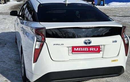Toyota Prius IV XW50, 2017 год, 2 000 000 рублей, 4 фотография