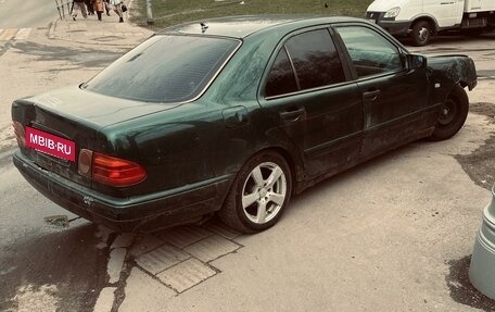 Mercedes-Benz E-Класс, 1998 год, 130 000 рублей, 3 фотография