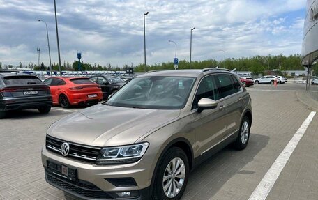 Volkswagen Tiguan II, 2018 год, 2 649 000 рублей, 2 фотография