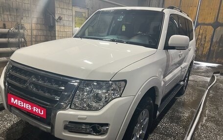 Mitsubishi Pajero IV, 2018 год, 3 950 000 рублей, 3 фотография