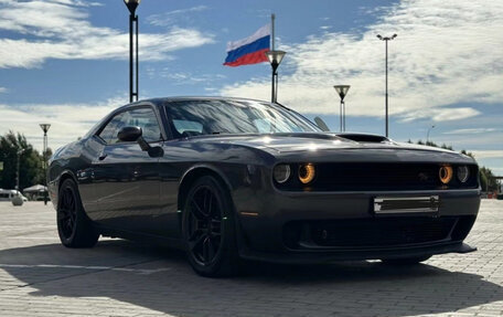 Dodge Challenger III рестайлинг 2, 2019 год, 4 350 000 рублей, 2 фотография