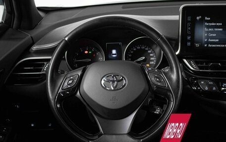 Toyota C-HR I рестайлинг, 2019 год, 2 350 000 рублей, 13 фотография