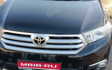 Toyota Highlander III, 2011 год, 2 200 000 рублей, 2 фотография