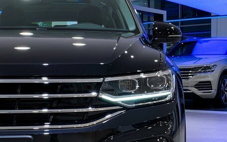 Volkswagen Tiguan II, 2023 год, 4 917 000 рублей, 9 фотография