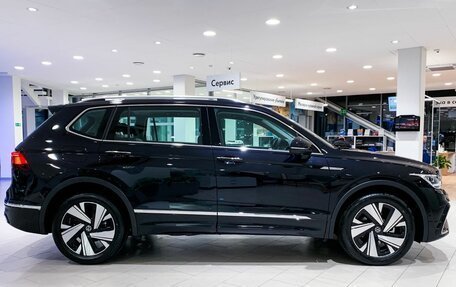 Volkswagen Tiguan II, 2023 год, 4 917 000 рублей, 7 фотография