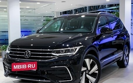 Volkswagen Tiguan II, 2023 год, 4 917 000 рублей, 2 фотография