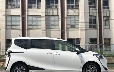 Toyota Sienta II, 2020 год, 1 370 000 рублей, 2 фотография