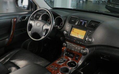 Toyota Highlander III, 2013 год, 2 410 000 рублей, 10 фотография