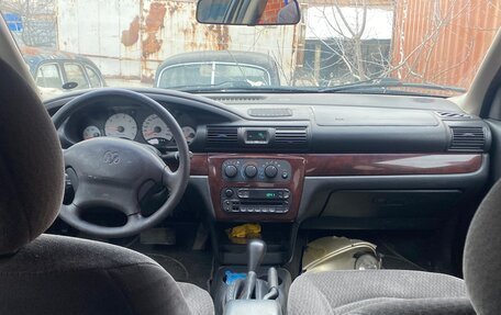 Dodge Stratus II, 2001 год, 300 000 рублей, 2 фотография