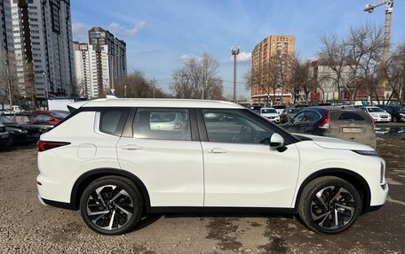 Mitsubishi Outlander, 2023 год, 4 650 000 рублей, 6 фотография