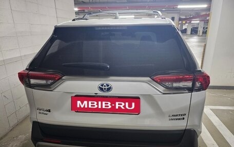 Toyota RAV4, 2024 год, 6 000 000 рублей, 4 фотография