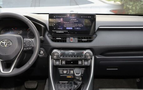 Toyota RAV4, 2024 год, 3 750 000 рублей, 13 фотография