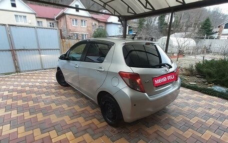 Toyota Vitz, 2013 год, 860 000 рублей, 3 фотография