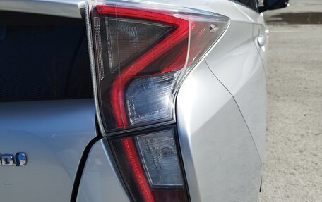 Toyota Prius IV XW50, 2017 год, 2 250 000 рублей, 12 фотография