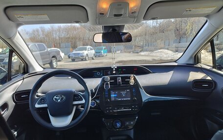 Toyota Prius IV XW50, 2017 год, 2 250 000 рублей, 17 фотография