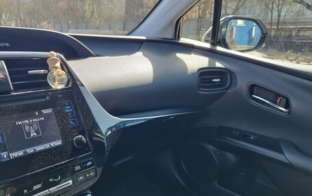 Toyota Prius IV XW50, 2017 год, 2 250 000 рублей, 29 фотография