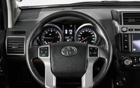 Toyota Land Cruiser Prado 150 рестайлинг 2, 2017 год, 4 450 000 рублей, 13 фотография