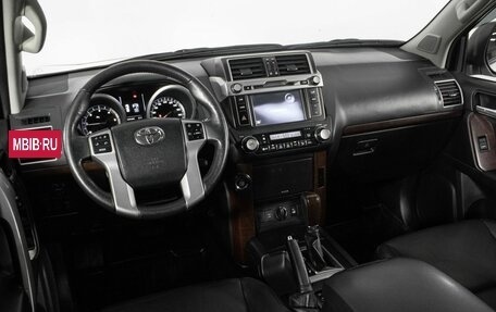 Toyota Land Cruiser Prado 150 рестайлинг 2, 2017 год, 4 450 000 рублей, 24 фотография