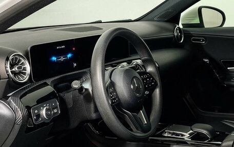 Mercedes-Benz A-Класс, 2018 год, 2 799 000 рублей, 13 фотография