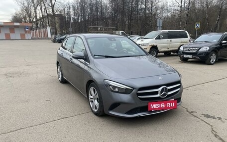Mercedes-Benz B-Класс, 2019 год, 1 720 000 рублей, 2 фотография