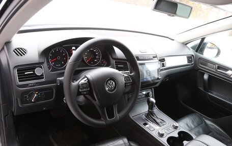 Volkswagen Touareg III, 2011 год, 1 800 000 рублей, 6 фотография
