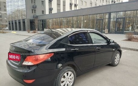 Hyundai Solaris II рестайлинг, 2011 год, 700 000 рублей, 10 фотография