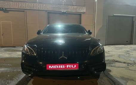 Mercedes-Benz E-Класс, 2019 год, 3 550 000 рублей, 4 фотография