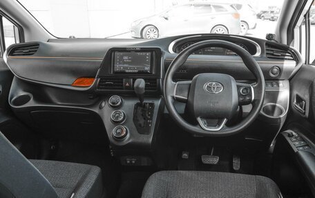 Toyota Sienta II, 2019 год, 1 619 000 рублей, 6 фотография