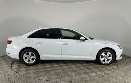 Audi A4, 2018 год, 2 000 000 рублей, 4 фотография