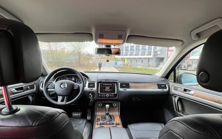 Volkswagen Touareg III, 2011 год, 2 095 000 рублей, 13 фотография