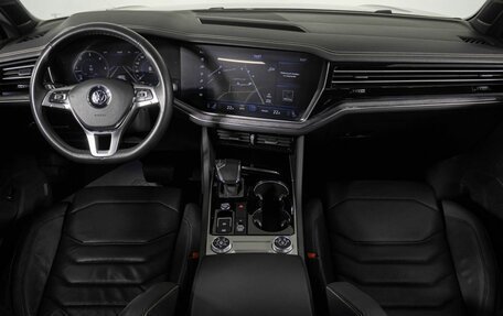 Volkswagen Touareg III, 2018 год, 5 400 000 рублей, 15 фотография