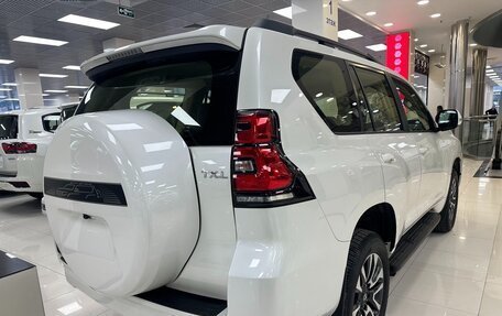 Toyota Land Cruiser Prado 150 рестайлинг 2, 2022 год, 8 200 000 рублей, 4 фотография