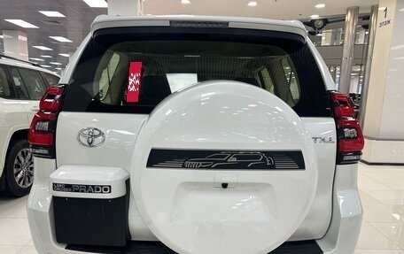 Toyota Land Cruiser Prado 150 рестайлинг 2, 2022 год, 8 200 000 рублей, 5 фотография