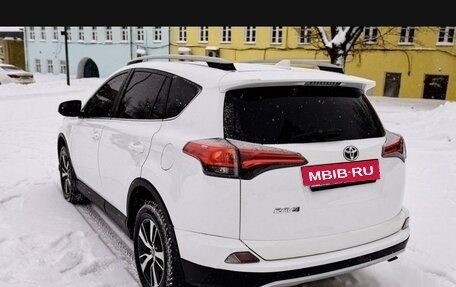 Toyota RAV4, 2017 год, 3 000 000 рублей, 3 фотография