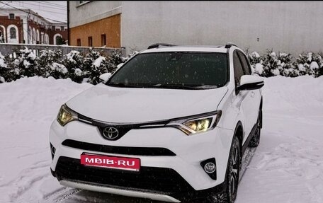 Toyota RAV4, 2017 год, 3 000 000 рублей, 4 фотография