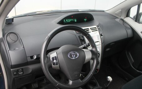 Toyota Yaris III рестайлинг, 2008 год, 490 000 рублей, 10 фотография