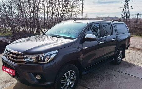 Toyota Hilux VIII, 2019 год, 4 800 000 рублей, 2 фотография