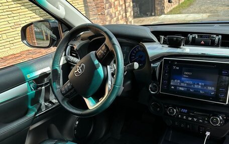 Toyota Hilux VIII, 2018 год, 4 050 000 рублей, 11 фотография