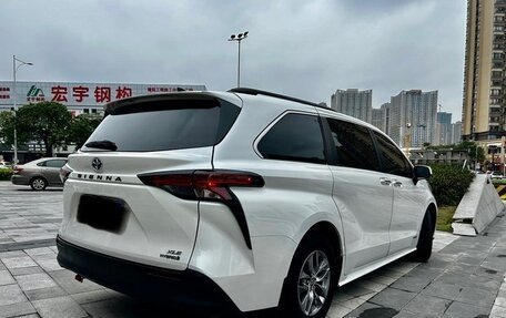 Toyota Sienna, 2022 год, 6 630 000 рублей, 3 фотография