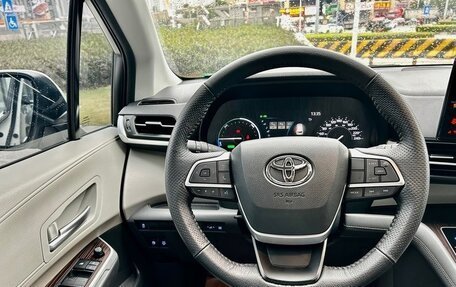 Toyota Sienna, 2022 год, 6 630 000 рублей, 10 фотография