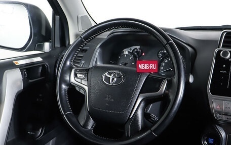 Toyota Land Cruiser Prado 150 рестайлинг 2, 2018 год, 5 598 000 рублей, 17 фотография