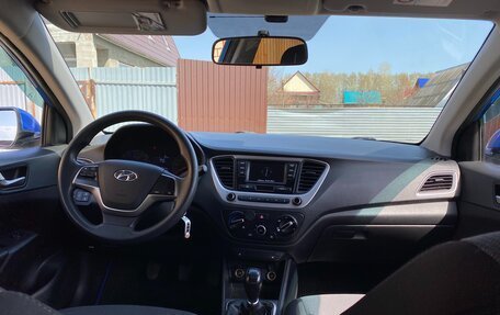 Hyundai Solaris II рестайлинг, 2018 год, 1 350 000 рублей, 19 фотография