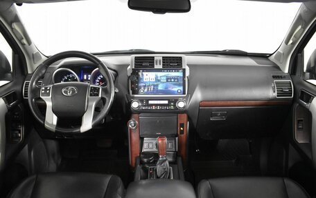 Toyota Land Cruiser Prado 150 рестайлинг 2, 2017 год, 3 810 000 рублей, 15 фотография
