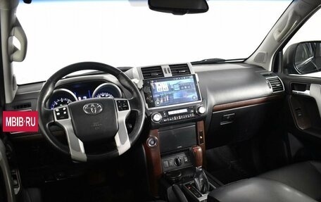 Toyota Land Cruiser Prado 150 рестайлинг 2, 2017 год, 3 810 000 рублей, 14 фотография