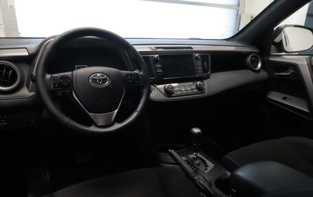 Toyota RAV4, 2018 год, 2 490 000 рублей, 7 фотография