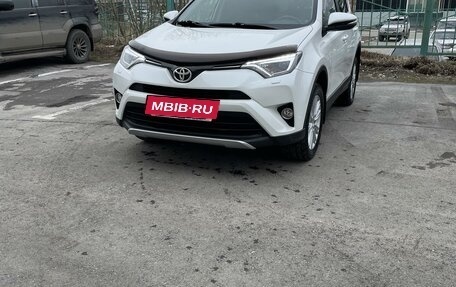 Toyota RAV4, 2018 год, 3 200 000 рублей, 3 фотография
